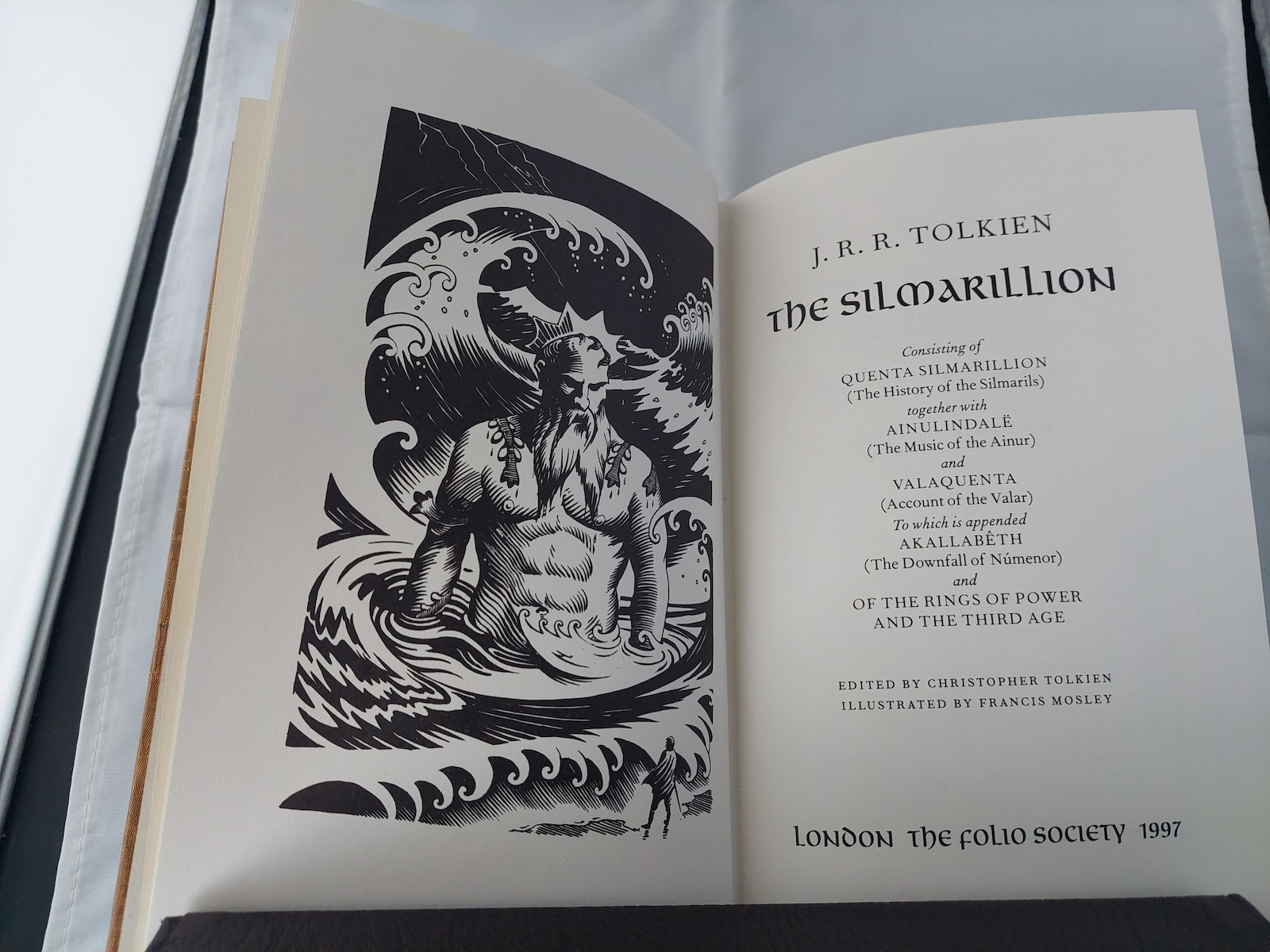 The Hobbit, The Lord of the Rings & The Silmarillion - J.R.R. Tolkien - De Luxe Limited Edition, Numbered Set